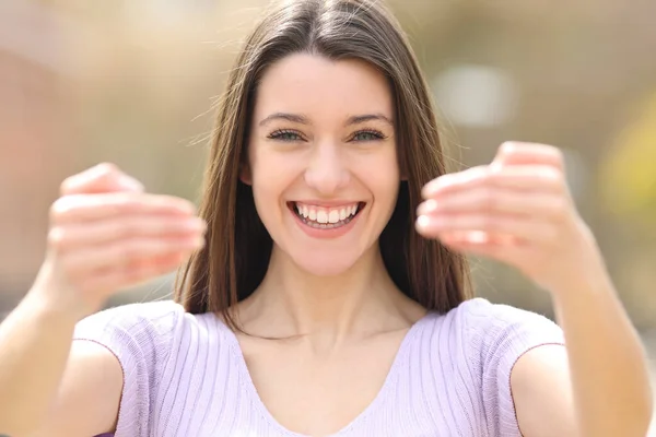 Front View Portrait Happy Teen Saying Come Here Both Hands — Stock Photo, Image