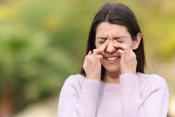 Teen Scratching Itchy Eyes Complaining Outdoors Park — Foto Stock