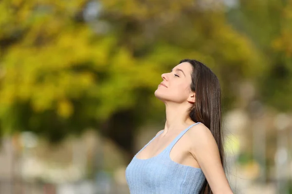 Profile Relaxed Teen Breathing Fresh Air Park — Stock Photo, Image