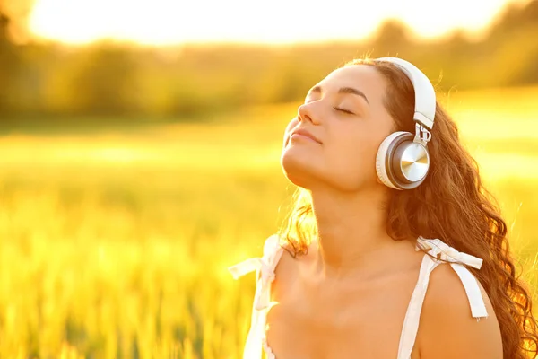 Relaxed Woman Meditating Wireless Headphones Wheat Field Sunset — Stok fotoğraf