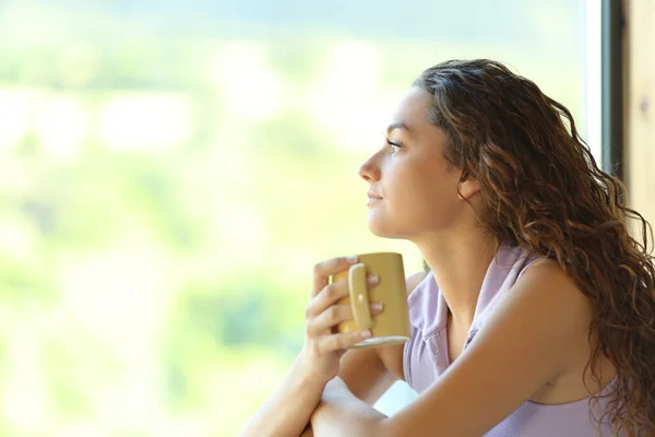 Side View Portrait Woman Holding Coffe Cup Relaxing Looking Window — Fotografia de Stock