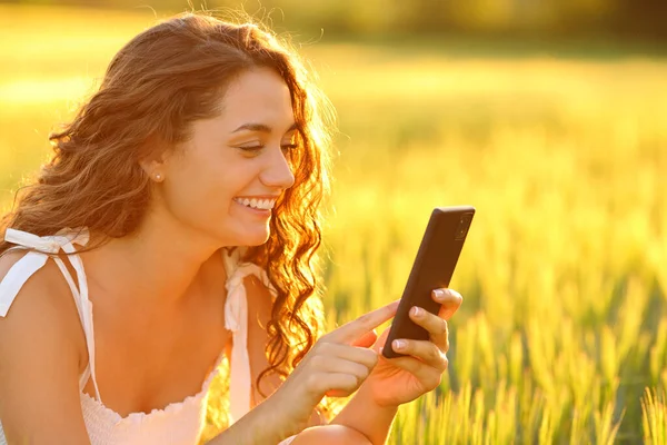 Happy Woman Using Smart Phone Sitting Wheat Field Sunset — Φωτογραφία Αρχείου