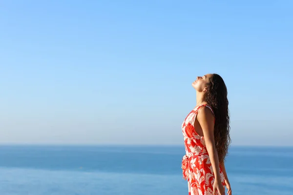 Woman Red Dress Breathing Fresh Air Beach Summer Vacation — Stock Fotó