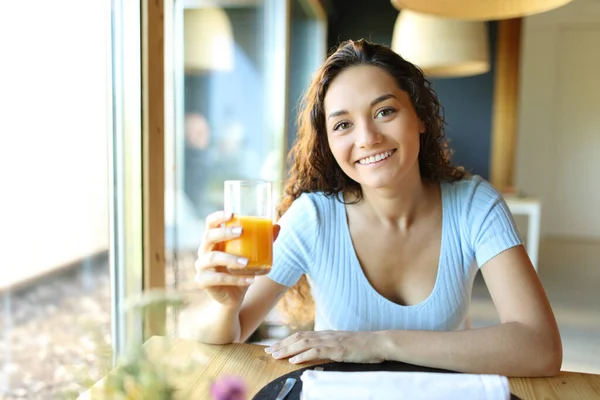 Woman Holding Orange Juice Glass Looking Camera Restaurant — Stock Photo, Image