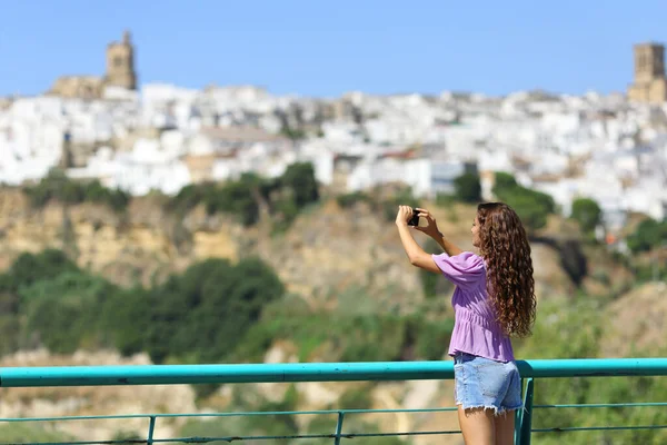 Turista Tomando Fotos Una Ciudad Con Teléfono Inteligente Vacaciones Verano —  Fotos de Stock