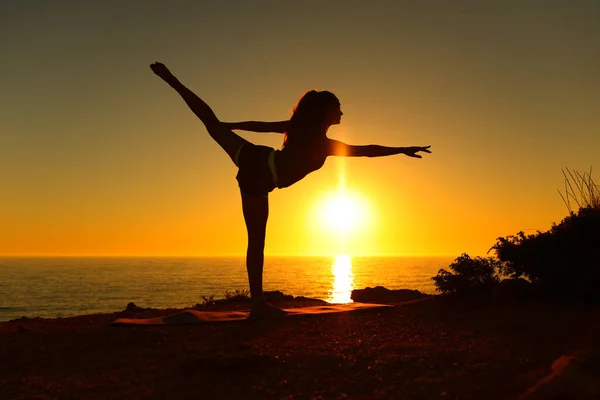 Profile Backlight Ballerina Silhouette Stretching Dancing Ballet Sunset Beach — Stock Photo, Image