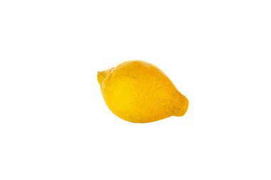 Beyaz arka planda izole edilmiş taze sarı bir limon..