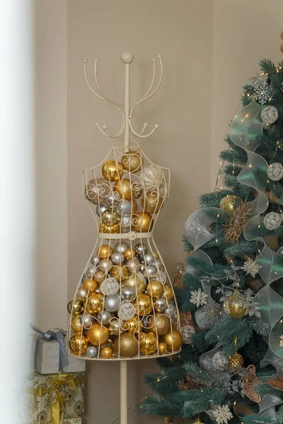 Mannequin Dummy Full Golden Shiny Baubles Fir Tree White Garlands — Stock Photo, Image