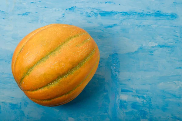 Melón Amarillo Maduro Dulce Sobre Fondo Pintado Azul Concepto Frutas — Foto de Stock