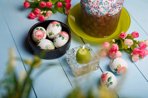 Easter Composition Decorated Eggs Flowers Burning Candle Easter Bread Cake — Stock Photo, Image