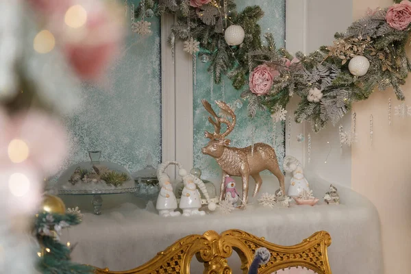 Beautiful Shiny Reindeer Toy Gnomes Snowflakes Frozen Window Background Merry — Stock Photo, Image