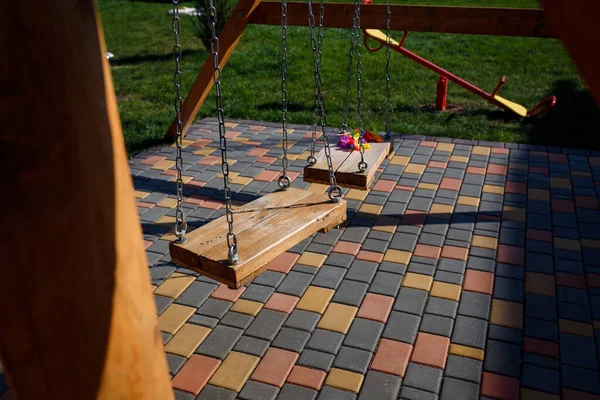 Close Shot Wooden Brown Swing Chain Swings Set Playground Outdoors — Stock Photo, Image