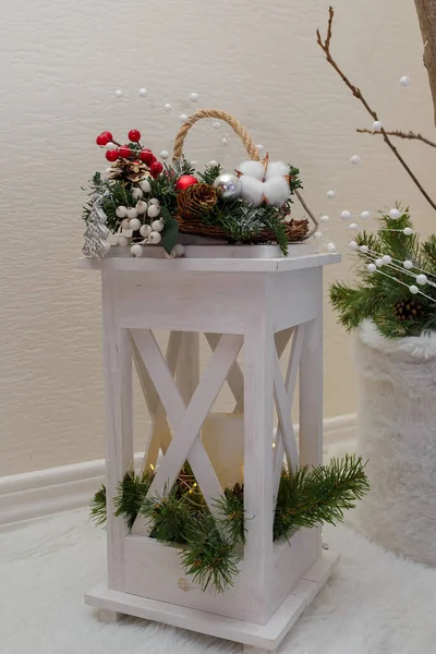 Weihnachten Florale Komposition Strauß Aus Tannenzweigen Roten Beeren Und Weißen — Stockfoto