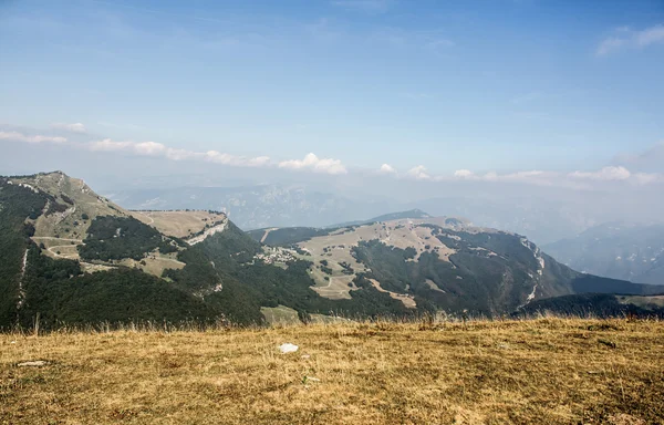 Alpes italiennes dans les nuages — Photo