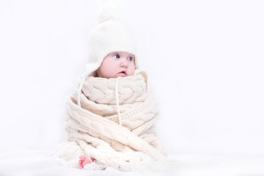 Bebek büyük örme atkı ve şapka