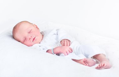 bir gün yaşlı yeni doğmuş bebek çocuk