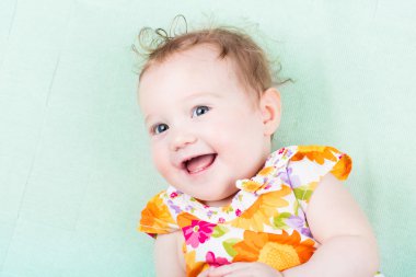 renkli çiçekli elbise kız bebek