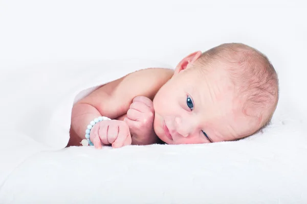 Een dag oud pasgeboren babyjongen — Stockfoto