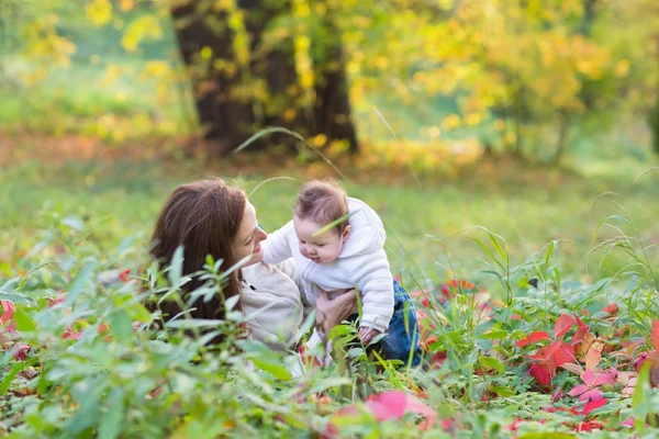 Mother and baby playing — Stock Photo, Image
