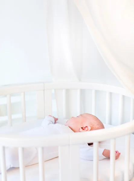 Niño recién nacido durmiendo —  Fotos de Stock