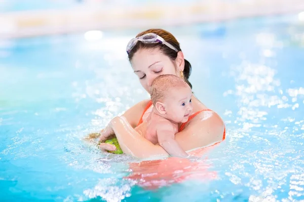 Mother and her newborn baby son in a swimming pool — Stock Photo, Image