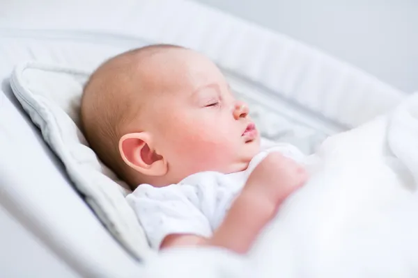 Bambino appena nato che dorme — Foto Stock