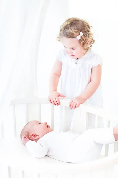 Girl and her newborn baby brother — Stock Photo, Image