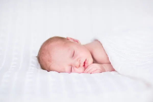 Pasgeboren slapende baby — Stockfoto