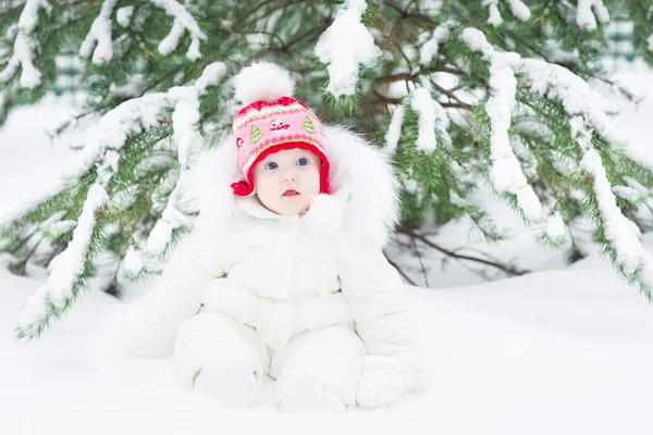 Little baby sitting in fresh snow — Stock Photo, Image