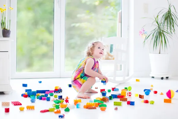 Toddler girl playing with colorful blocks — Stock Photo, Image