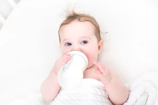 Fogyasztói tej baba — Stock Fotó