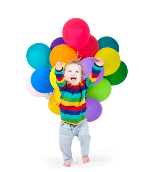 Bébé jouant avec des ballons colorés — Photo