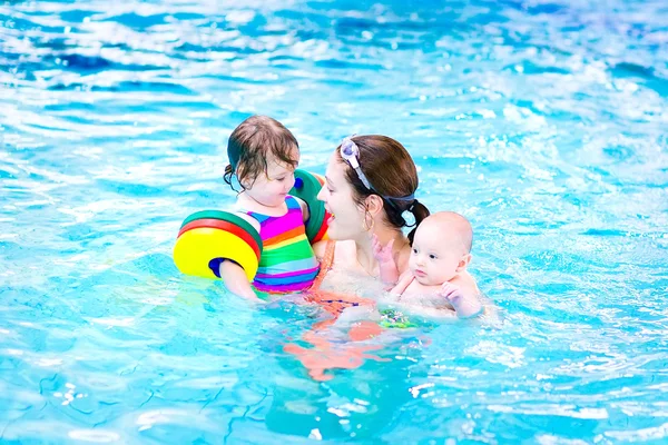 Young mother and baby son in a swimming pool — Stock Photo, Image