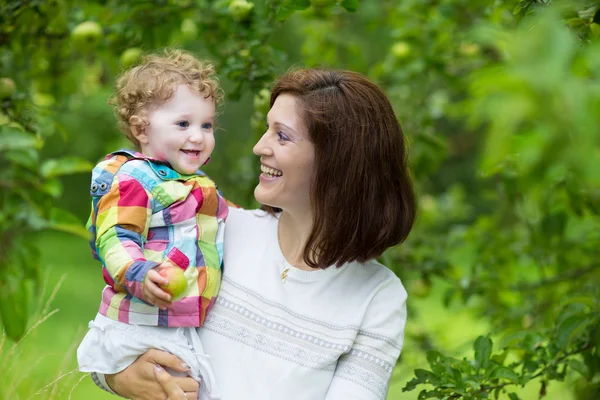 Femme et son bébé fille — Photo