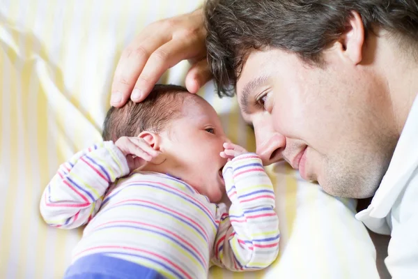 Father hugging his newborn daughter — Stock Photo, Image