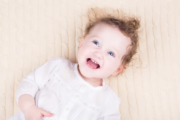 Meisje met mooie blauwe ogen — Stockfoto