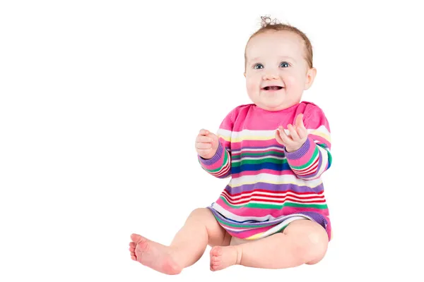 Pembe çizgili elbise kız bebek — Stok fotoğraf