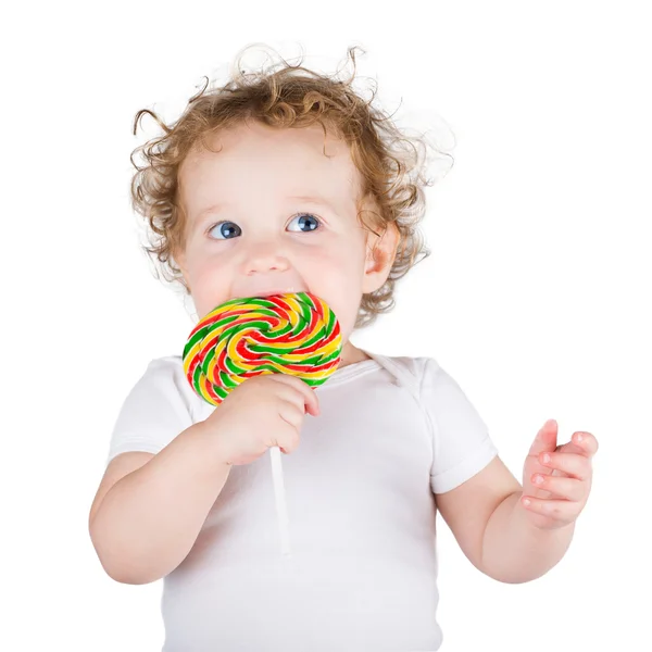 Kislány, egy nagy színes candy — Stock Fotó