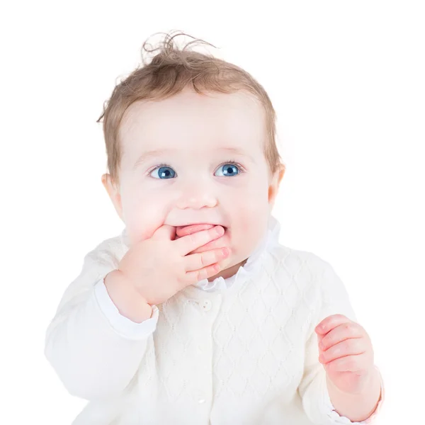 Bambina che indossa un caldo maglione a maglia — Foto Stock