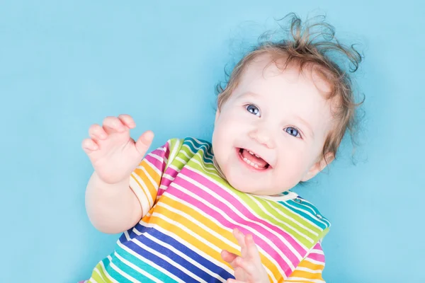 Baby in een striped shirt — Stockfoto