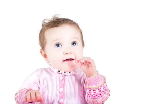 Menina bebê em uma jaqueta de malha rosa — Fotografia de Stock