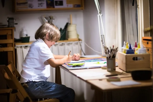 小さな男の子の塗ること — ストック写真