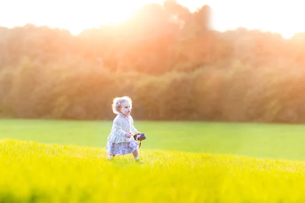 Beautiful baby girl running in a field — Stock Photo, Image