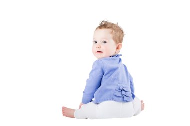 oturma ve omzunun izlerken kız bebek
