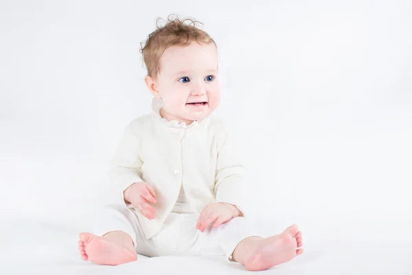 Bebé niña usando suéter blanco —  Fotos de Stock