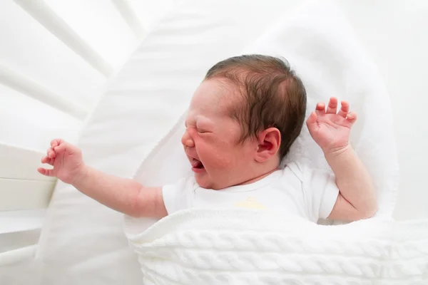 Bebé gritando fuerte —  Fotos de Stock