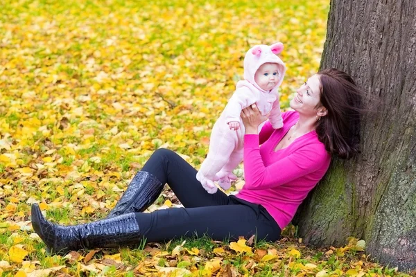 Mother playing with her cute little baby daughter — Stock Photo, Image