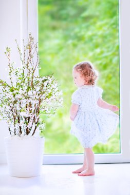 Dans eden küçük kız