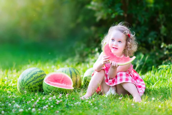 Little girl eating watermelon — Stock Photo, Image