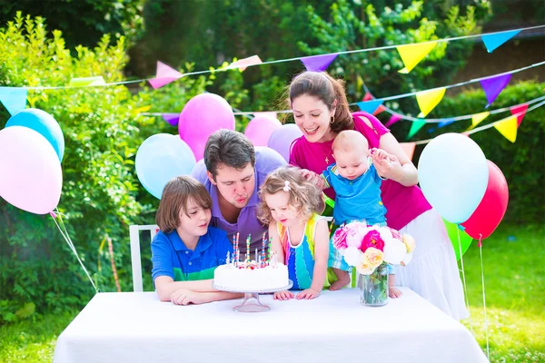 Happy family at birthday party — Stock Photo, Image